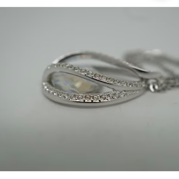NIB Swarovski Crystal Teardrop Pendant Necklace Rhodium Plated 16" - Picture 6 of 7